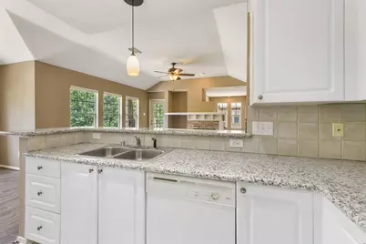 80 Scarlet Woods Court, The Woodlands, TX 77380 - Photo 8