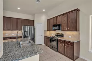 6515 Hunters Trace Ln, Baytown, TX 77521 - Photo 14
