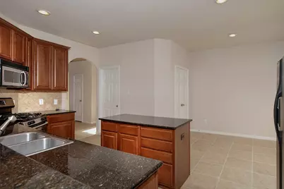 47 N Spinning Wheel Circle, The Woodlands, TX 77382 - Photo 10