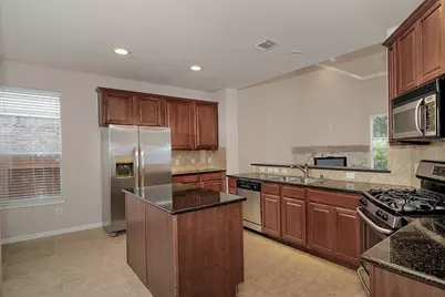 47 N Spinning Wheel Circle, The Woodlands, TX 77382 - Photo 8