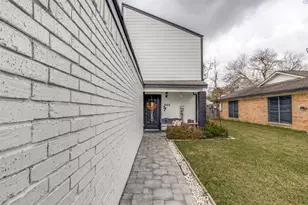 605 S Remington Dr, Angleton, TX 77515 - Photo 4