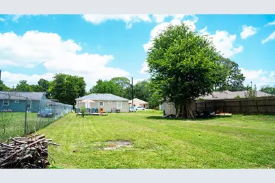 5242 Carmen Street, Houston, TX 77033 - Photo 4