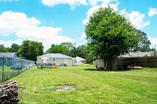 5242 Carmen St, Houston, TX 77033 - Photo 4