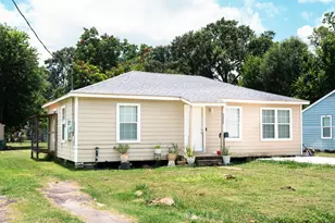 5242 Carmen St, Houston, TX 77033 - Photo 2