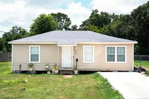 5242 Carmen St, Houston, TX 77033 - Photo 1