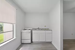 806 E Emily Ave, Wharton, TX 77488 - Photo 4