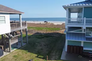 2836 Gulf View Ln, Crystal Beach, TX 77650 - Photo 4