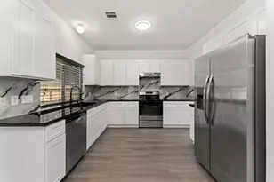 102 Lindencrest Ct, Sugar Land, TX 77479 - Photo 12