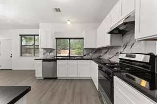 102 Lindencrest Ct, Sugar Land, TX 77479 - Photo 10