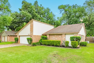 224 Banyan Street, Lake Jackson, TX 77566 - Photo 2