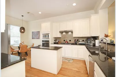 3130 Heritage Creek Terrace, Houston, TX 77008 - Photo 10