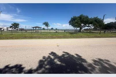 407 Bayshore Drive, La Porte, TX 77571 - Photo 8