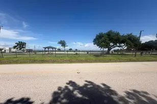 407 Bayshore Dr, La Porte, TX 77571 - Photo 8