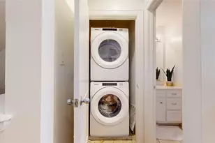 8715 Meadowcroft Dr, Houston, TX 77063 - Photo 14