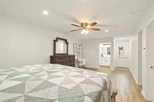 5908 Beechnut St, Houston, TX 77074 - Photo 16