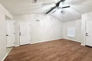 941 S Walker St, Angleton, TX 77515 - Photo 4