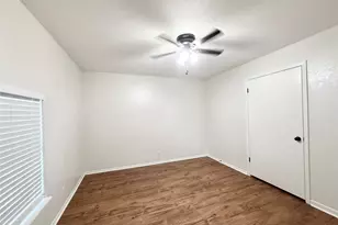 941 S Walker St, Angleton, TX 77515 - Photo 14