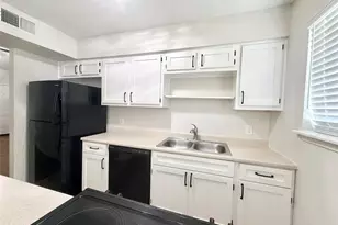 941 S Walker St, Angleton, TX 77515 - Photo 8