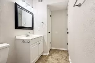 941 S Walker St, Angleton, TX 77515 - Photo 16