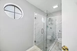 7350 Kirby Dr, Houston, TX 77030 - Photo 16