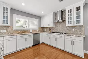 222 Laura Ln, Conroe, TX 77385 - Photo 10