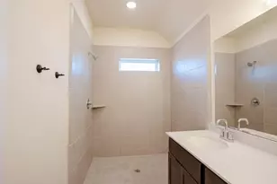 9113 Highland Northern Wy, Houston, TX 77088 - Photo 32