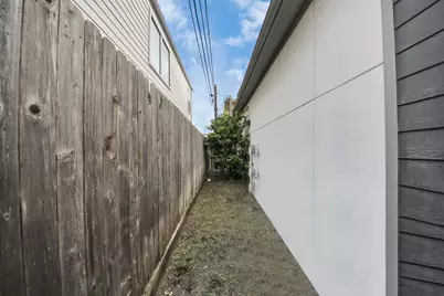 9614 Riddlewood Ln, Houston, TX 77025 - Photo 36