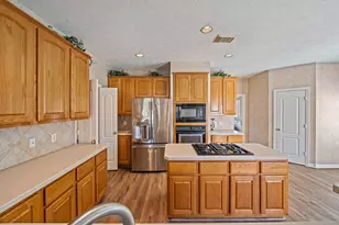 9306 Lochflora Dr, Spring, TX 77379 - Photo 10