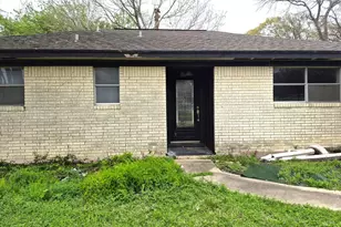 2418 28th Ave N, Texas City, TX 77590 - Photo 2