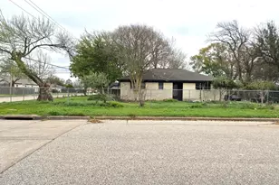 2418 28th Ave N, Texas City, TX 77590 - Photo 1