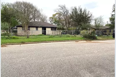 2418 28th Avenue N, Texas City, TX 77590 - Photo 4