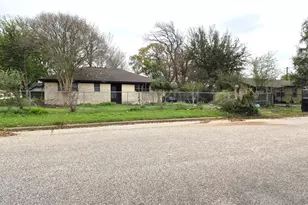 2418 28th Ave N, Texas City, TX 77590 - Photo 4