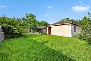 5927 Clarewood Dr, Houston, TX 77081 - Photo 42