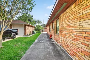 5927 Clarewood Dr, Houston, TX 77081 - Photo 46