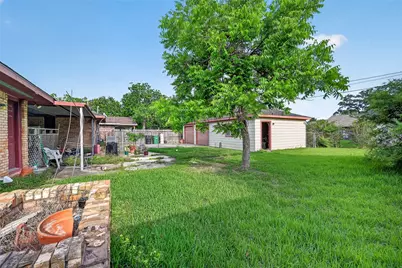 5927 Clarewood Drive, Houston, TX 77081 - Photo 40