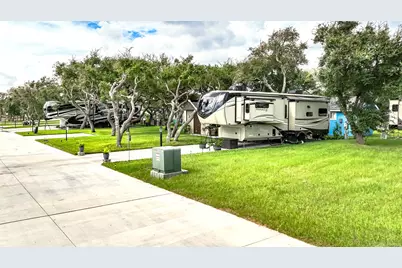 1406 W Corpus Christi Street, Rockport, TX 78382 - Photo 8