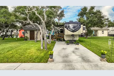 1406 W Corpus Christi Street, Rockport, TX 78382 - Photo 2