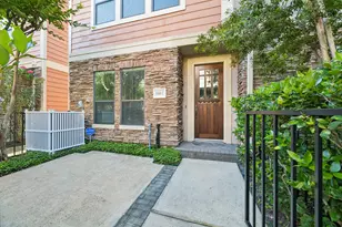 1046 W 23rd St, Houston, TX 77008 - Photo 2