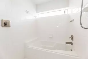 2714 Chenevert St, Houston, TX 77004 - Photo 34