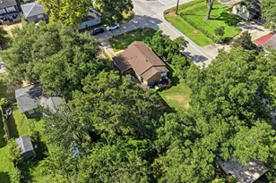 208 McPhail St, Tomball, TX 77375 - Photo 32