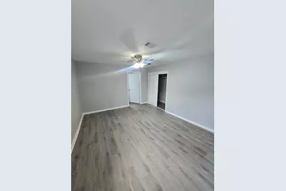 4834 Clover Street, Houston, TX 77033 - Photo 8