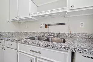 9707 Richmond Ave, Houston, TX 77042 - Photo 14