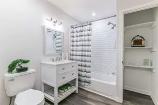 1309 W Lang St, Alvin, TX 77511 - Photo 12