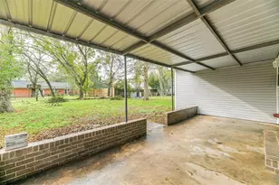 1309 W Lang St, Alvin, TX 77511 - Photo 16