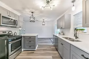 1309 W Lang St, Alvin, TX 77511 - Photo 6