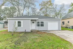 1309 W Lang St, Alvin, TX 77511 - Photo 1