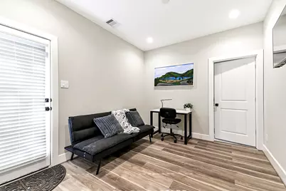 1329 Buescher Drive, Houston, TX 77043 - Photo 10