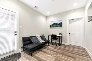 1329 Buescher Dr, Houston, TX 77043 - Photo 10