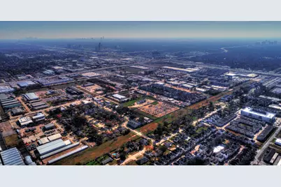 1329 Buescher Drive, Houston, TX 77043 - Photo 46