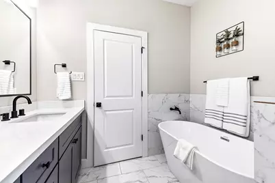 1329 Buescher Drive, Houston, TX 77043 - Photo 36